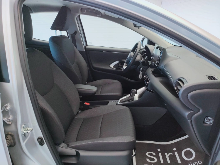 12 - Toyota Yaris Yaris 1.5h Active