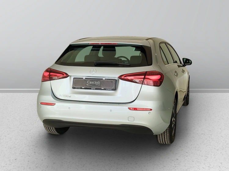 6 - Mercedes-Benz Classe A 180 d Automatic