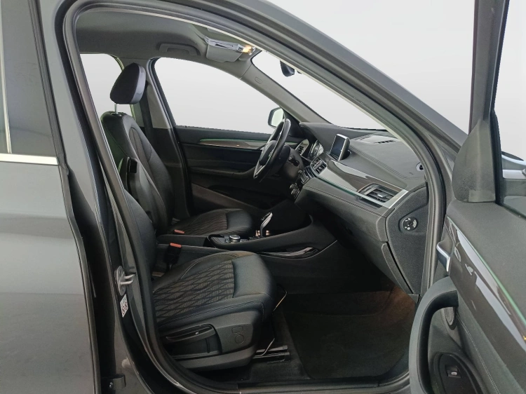 12 - BMW X1 X1 sdrive18d xLine auto