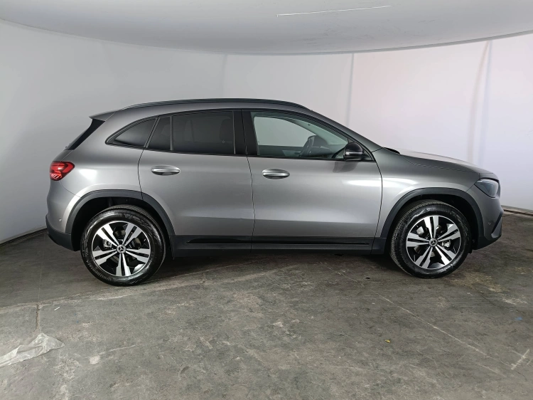6 - Mercedes-Benz GLA 180 d Progressive Advanced Plus auto