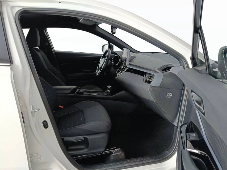 11 - Toyota C-HR TOYOTA C-HR 1.8 Hybrid E-CVT Trend