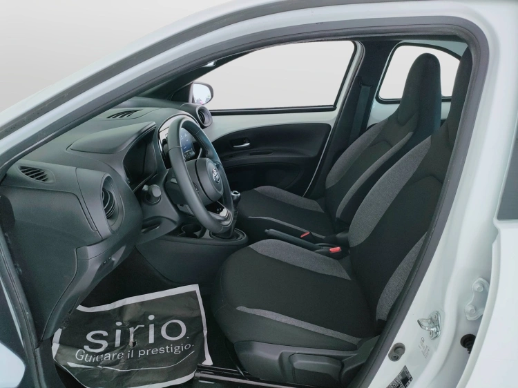 15 - Toyota Aygo X Aygo X 1.0 Active 72cv