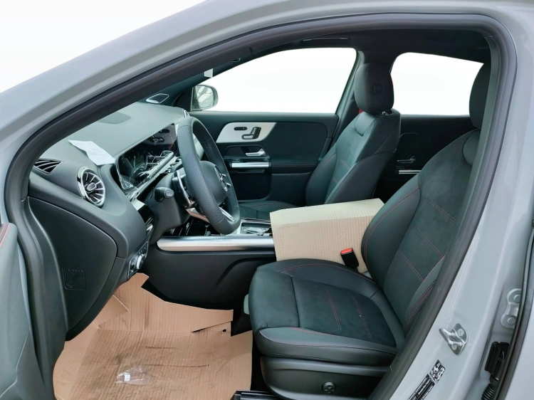 8 - Mercedes AMG GLA Mercedes-AMG GLA 35 4MATIC