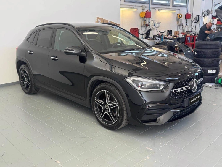4 - Mercedes-Benz GLA 180 d Premium auto