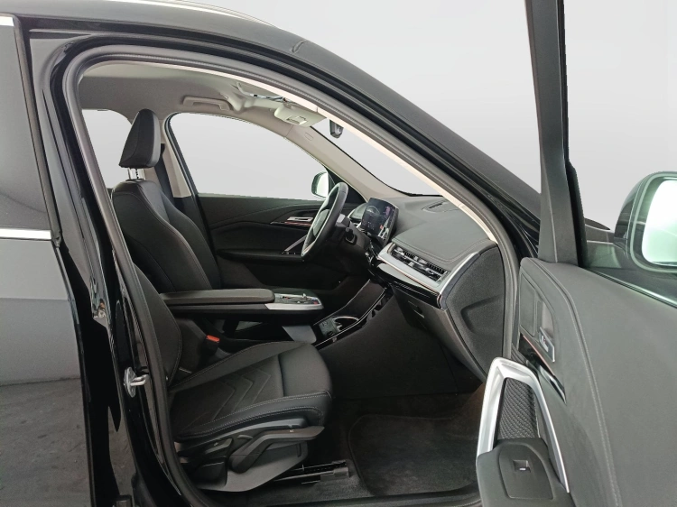 11 - BMW iX1 iX1 edrive 20 X-Line