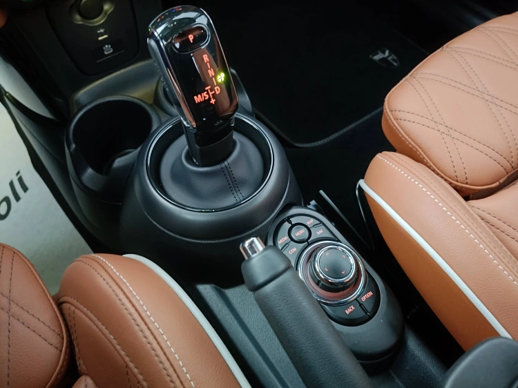 18 - MINI Cooper Mini Cabrio 1.5 Cooper Yours auto