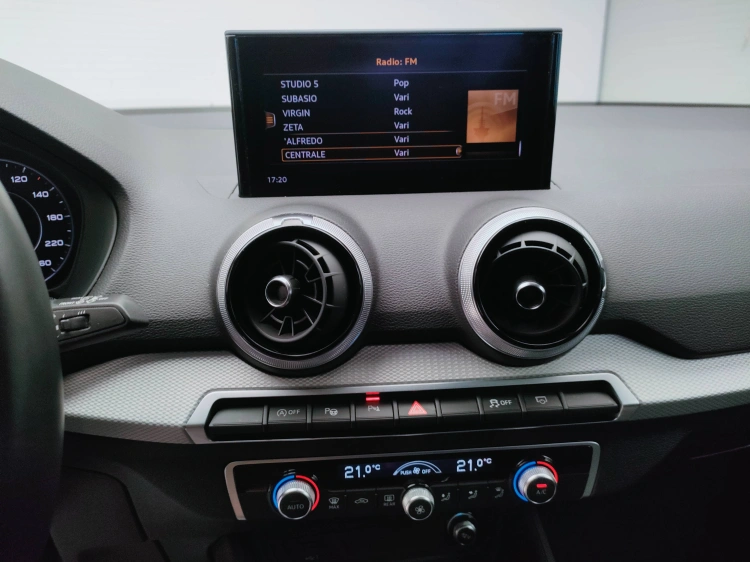 11 - Audi Q2 Q2 35 1.5 tfsi Admired s-tronic