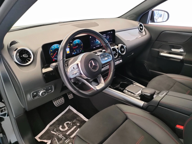 13 - Mercedes-Benz GLA 200 d Premium auto