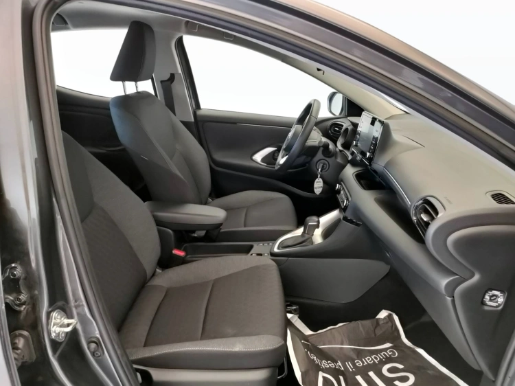 12 - Toyota Yaris Yaris 1.5h Trend