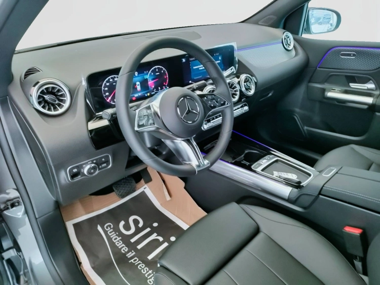 16 - Mercedes-Benz Classe B 180 d Street Edition auto