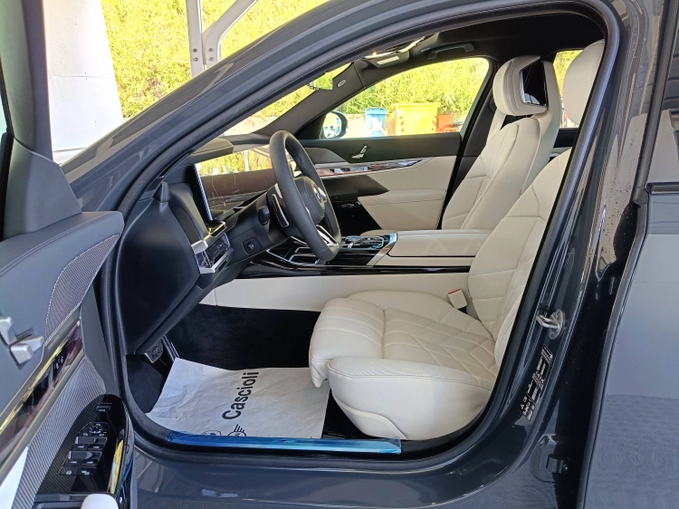 8 - BMW Serie 7 BMW 740d xDrive