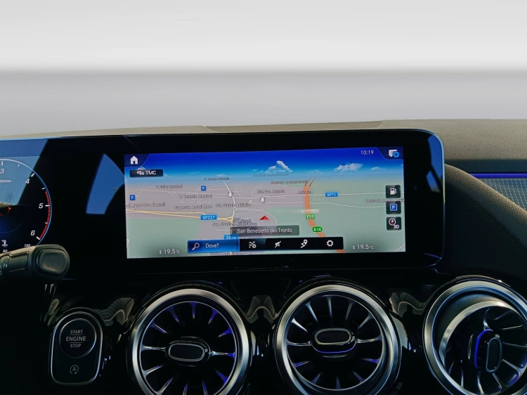 14 - Mercedes-Benz GLA 180 d Sport Plus auto