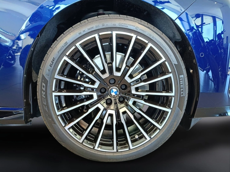 6 - BMW Serie 7 BMW i7 60 xDrive Berlina