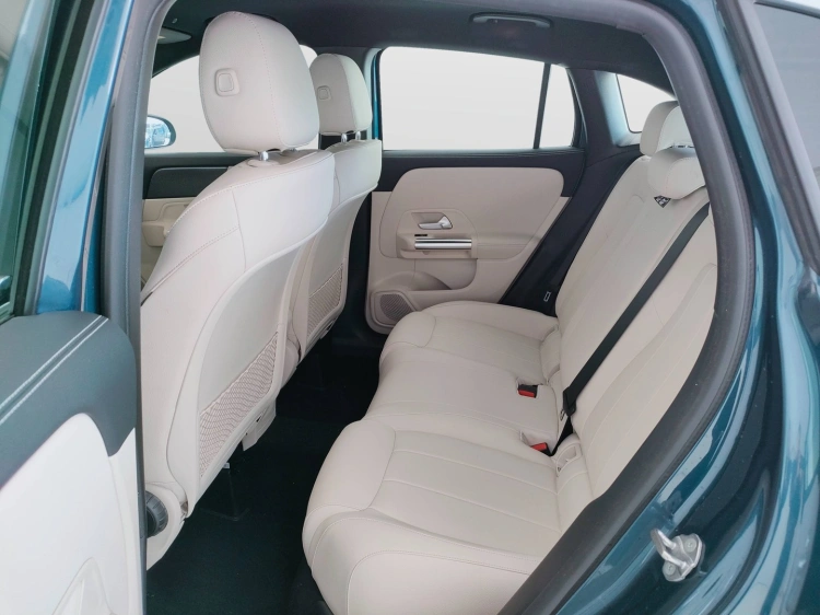 17 - Mercedes-Benz GLA 180 d Sport Plus auto