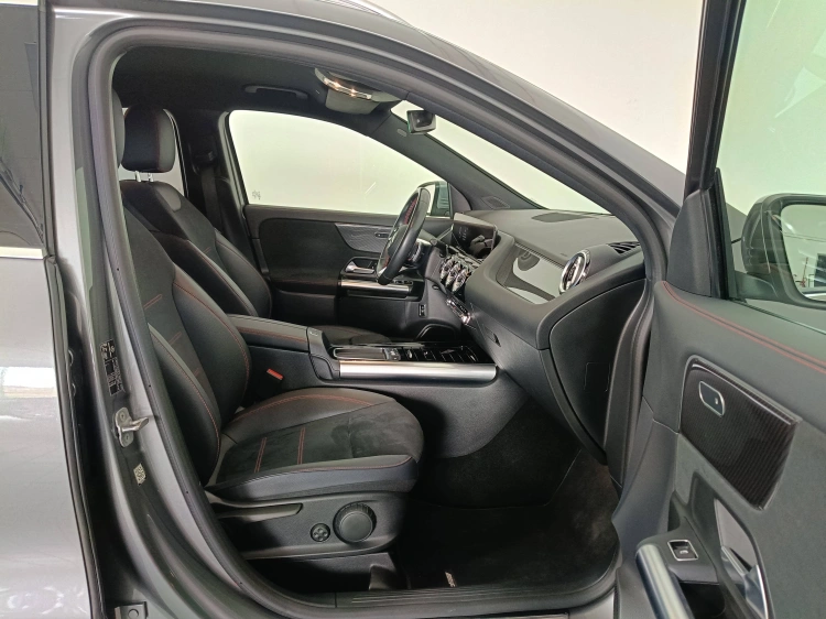 11 - Mercedes-Benz GLA 200 d AMG Line Premium 4matic auto