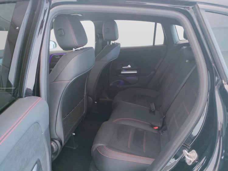 13 - Mercedes-Benz GLA 200 d AMG Line Advanced Plus 4matic auto