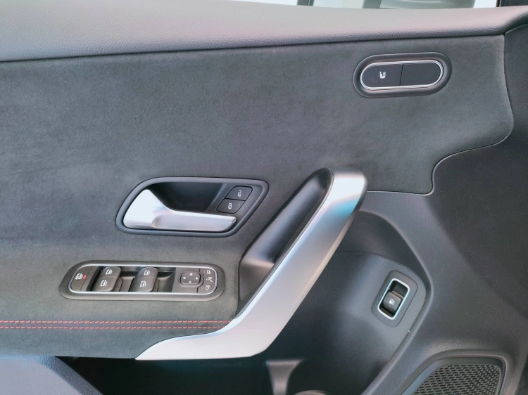 13 - Mercedes-Benz Classe A 250 e con tecnologia ibrida EQ