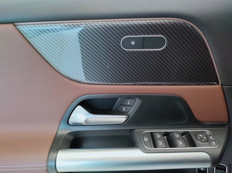 12 - Mercedes-Benz GLA 250 e phev (eq-power) Premium auto
