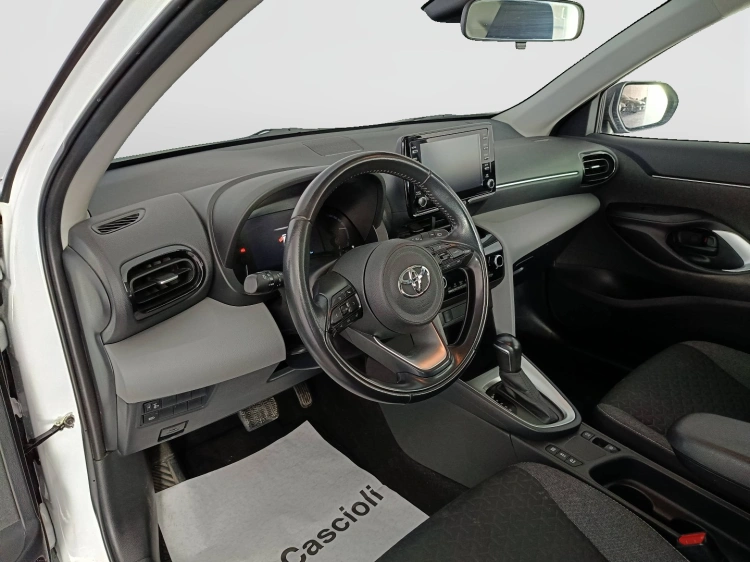 7 - Toyota Yaris Cross Yaris Cross 1.5h Business fwd 116cv e-cvt