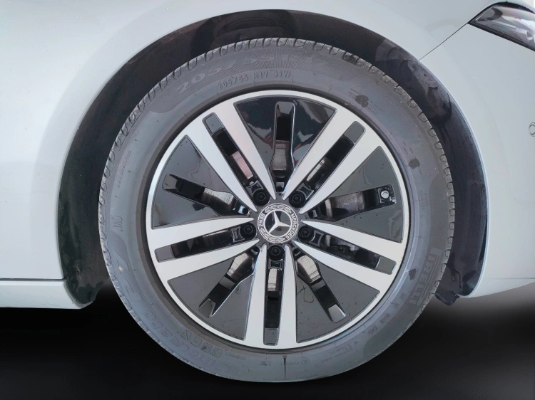 9 - Mercedes-Benz Classe A 180 d Sport auto