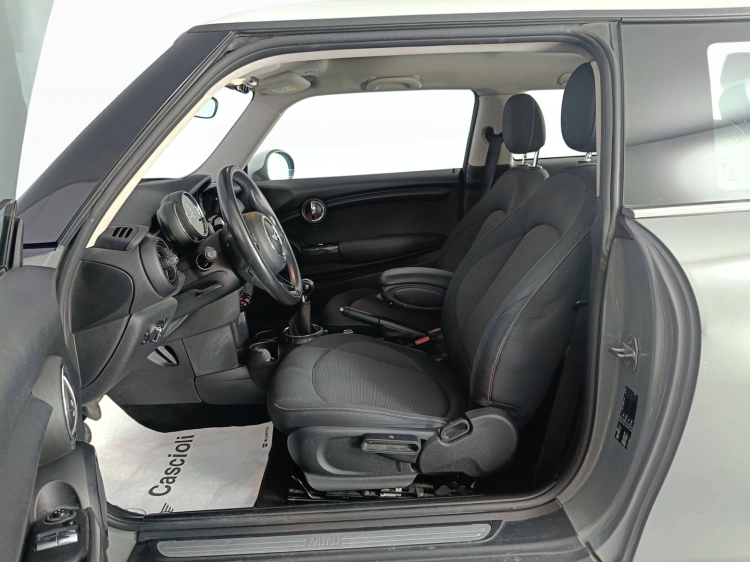 8 - MINI Cooper Mini 1.5 Cooper D 3p
