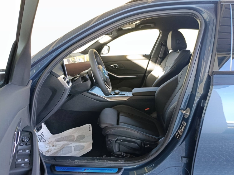 8 - BMW Serie 3 BMW 318d Touring