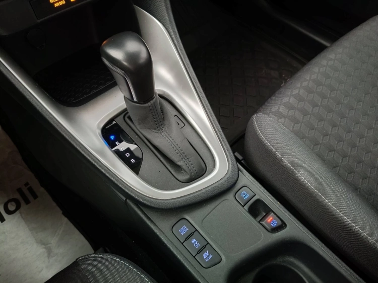 17 - Toyota Yaris Yaris 1.5h Trend