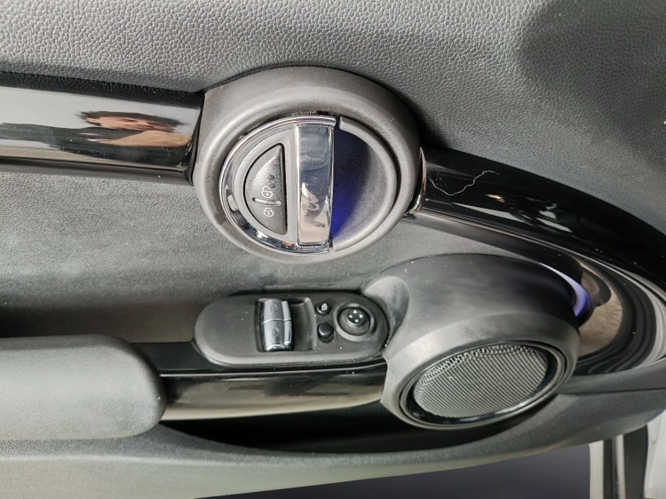 17 - MINI Cooper Mini 3p Cooper SE Classic auto