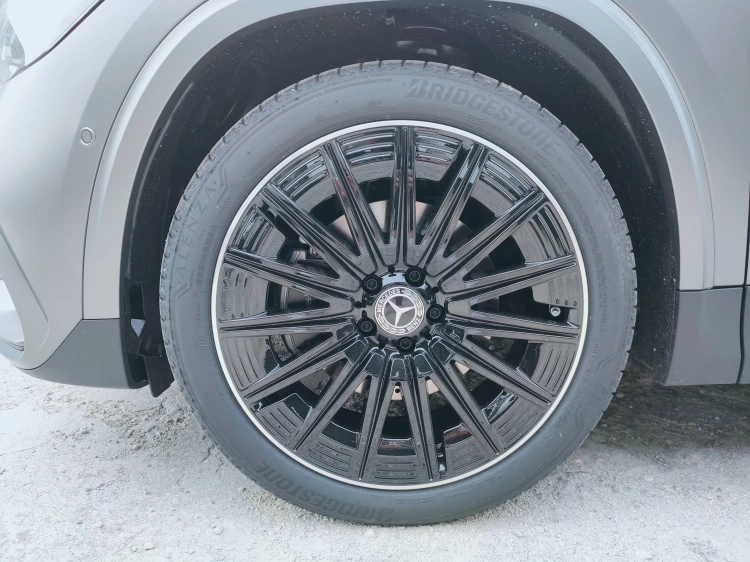 7 - Mercedes-Benz GLA 200 d automatic