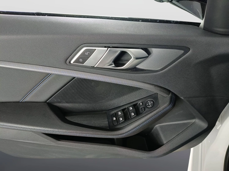 17 - BMW Serie 1 116 D M SPORT