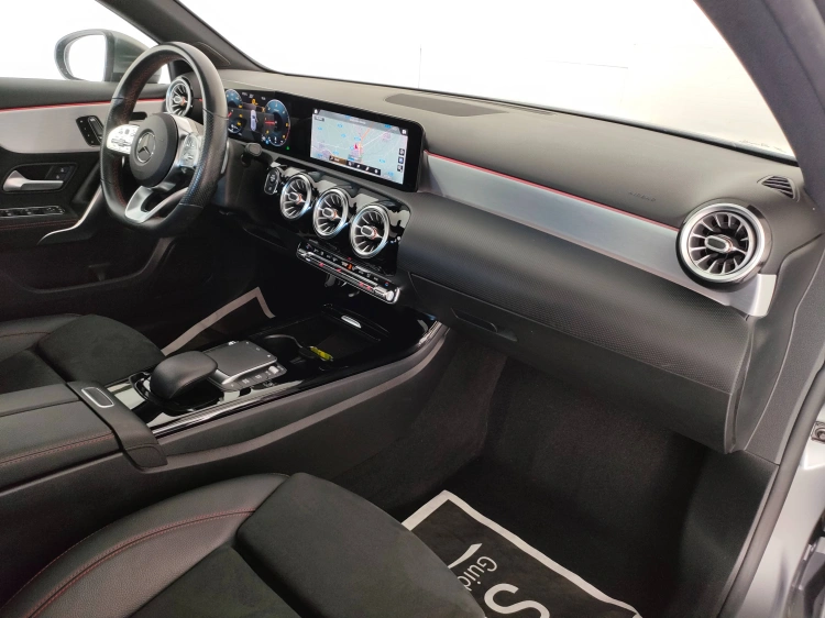 9 - Mercedes-Benz Classe A 200 d Premium auto