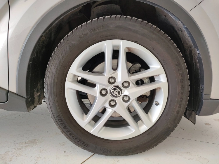 8 - Toyota C-HR C-HR 1.8h Active e-cvt