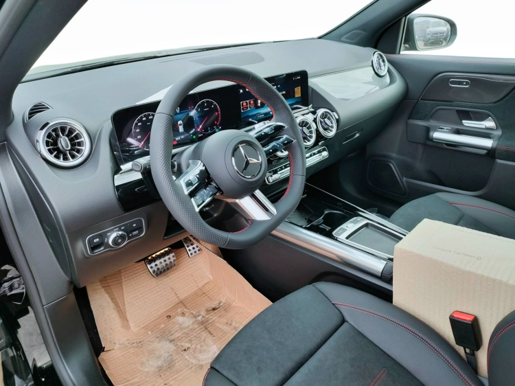 8 - Mercedes-Benz GLA 200 d automatic