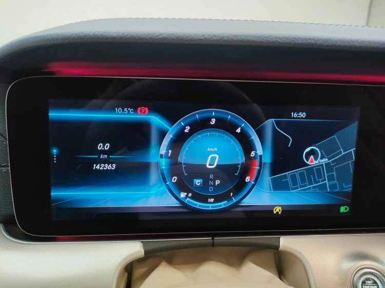 16 - Mercedes-Benz Classe E Cabrio 220 d Premium auto