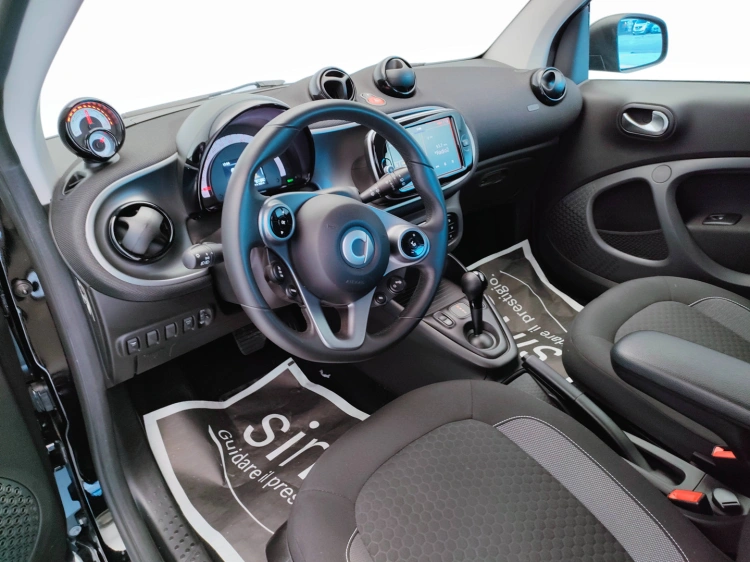 12 - smart fortwo Fortwo eq Passion 4,6kW
