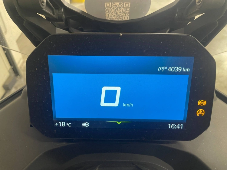 6 - BMW Motorrad C SCOOTER C 400 GT