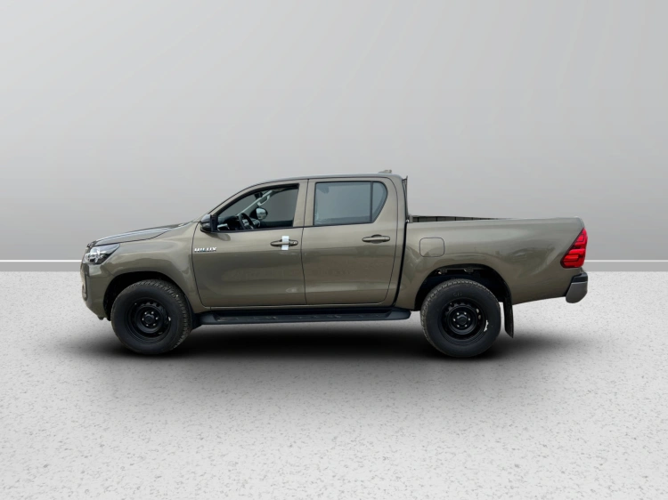 10 - Toyota Professional HI LUX 4X2 - 4X4 HILUX 2.4D A DC 4WD CMF MY24