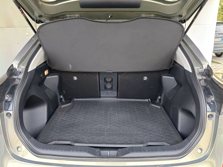 19 - Toyota Yaris Cross Yaris Cross 1.5h Lounge fwd 116cv e-cvt