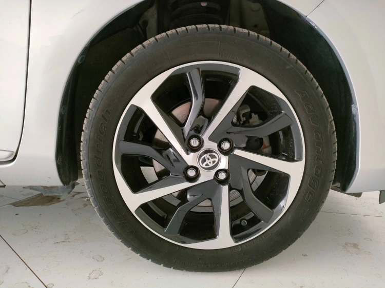 8 - Toyota Yaris Yaris 5p 1.5h Style my18