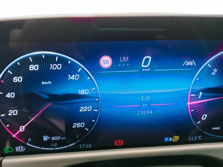 16 - Mercedes-Benz Classe E 220 d Advanced auto