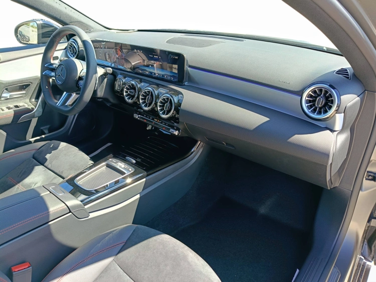 8 - Mercedes-Benz Classe A 180 d Automatic
