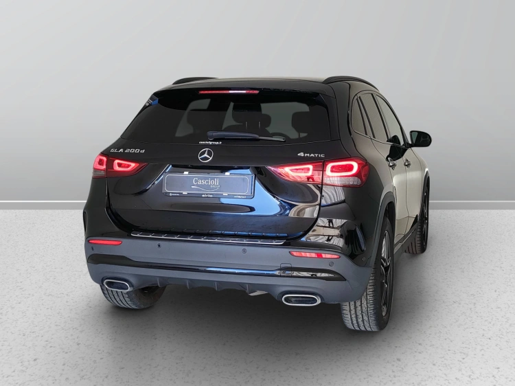 6 - Mercedes-Benz GLA 200 d Premium 4matic auto