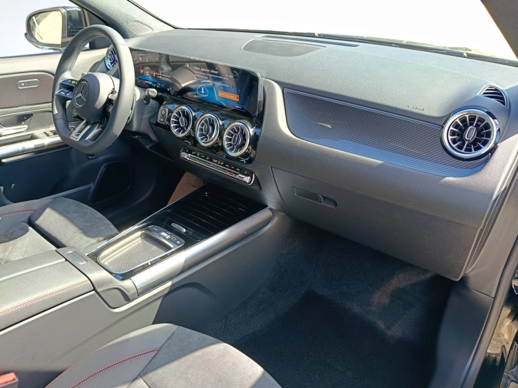 10 - Mercedes AMG GLA Mercedes-AMG GLA 35 4MATIC