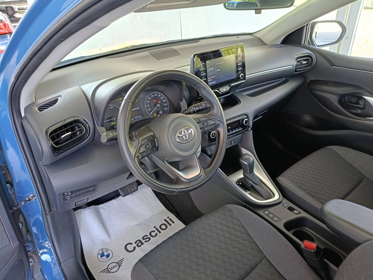 7 - Toyota Yaris Yaris 1.5h Active