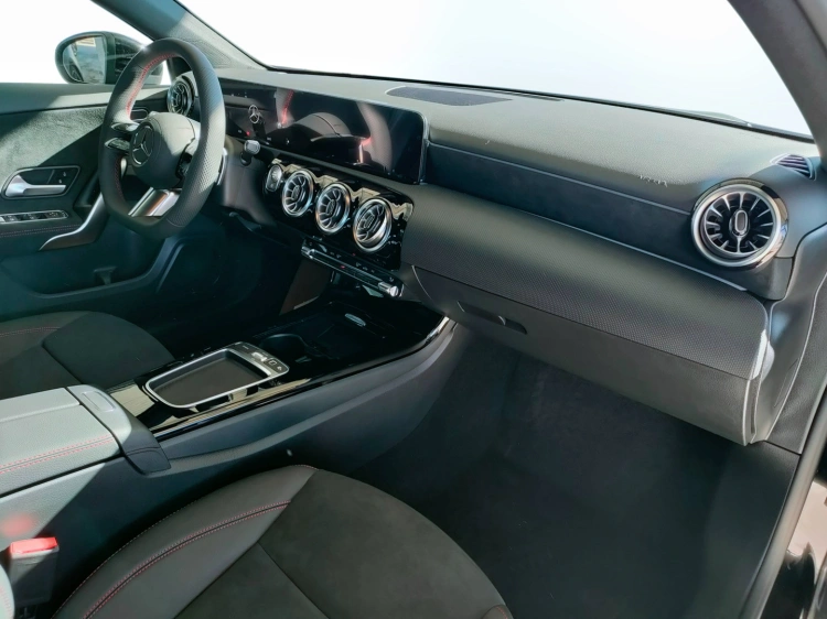 9 - Mercedes-Benz Classe A 180 d Automatic