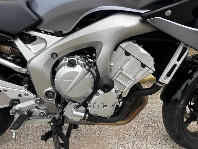 2 - Yamaha E1724 YAMAHA FZ6