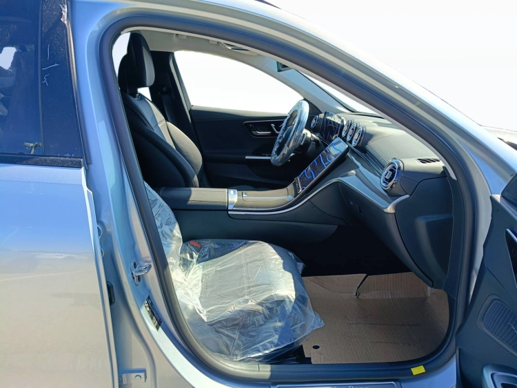 11 - Mercedes-Benz Classe C 300 de 4MATIC con tecnologia ibrida EQ Station Wagon Travel Edition