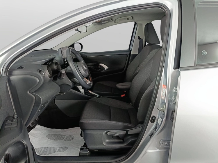 8 - Toyota Yaris Yaris 1.5h Trend