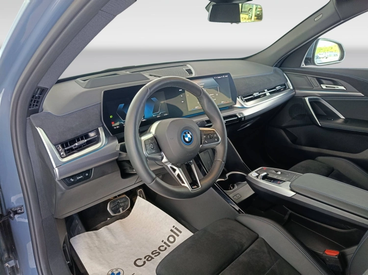 7 - BMW iX2 iX2 edrive 20 MSport Pro