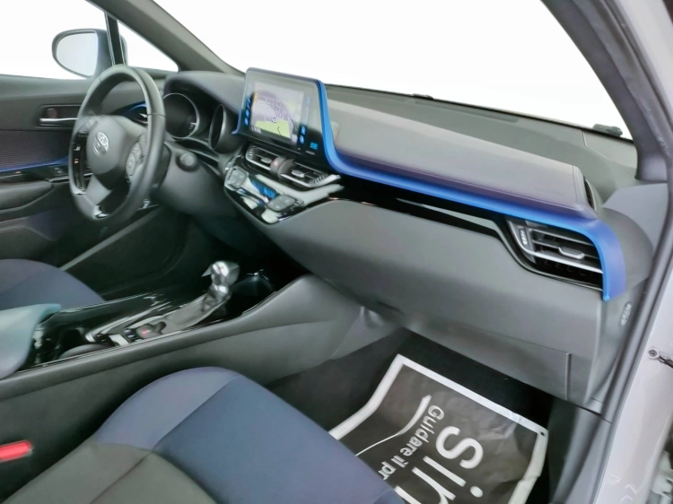 12 - Toyota C-HR C-HR 1.8h Style 2wd e-cvt